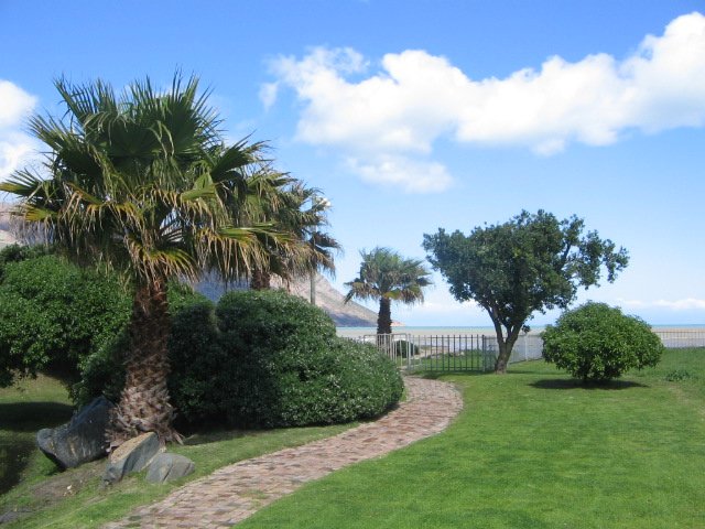 To Let 2 Bedroom Property for Rent in Gordons Bay Central Western Cape